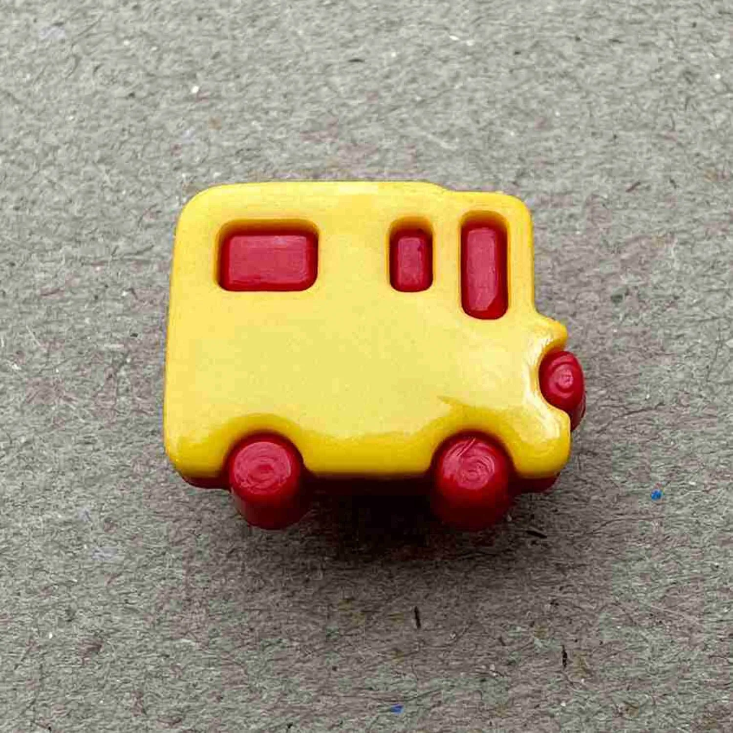 16mm Cartoon Bus Shank Button