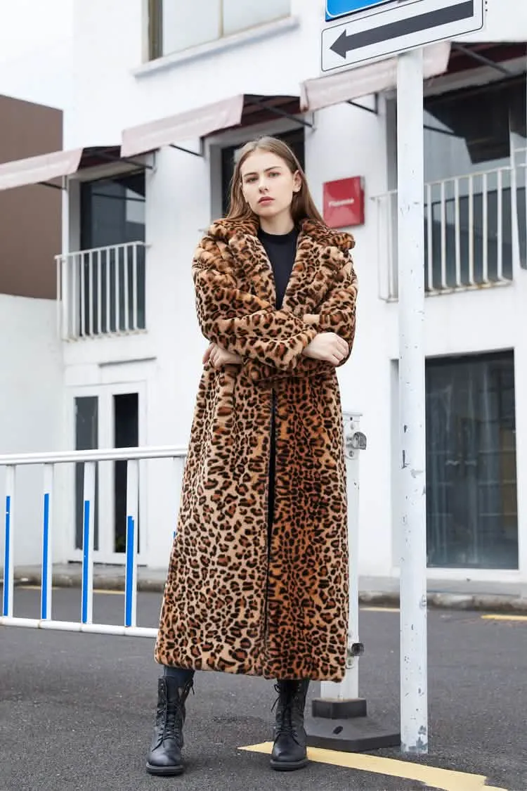 Chic Leopard Print Faux Fur Winter Coat with Elegant Tailored Collar for Women