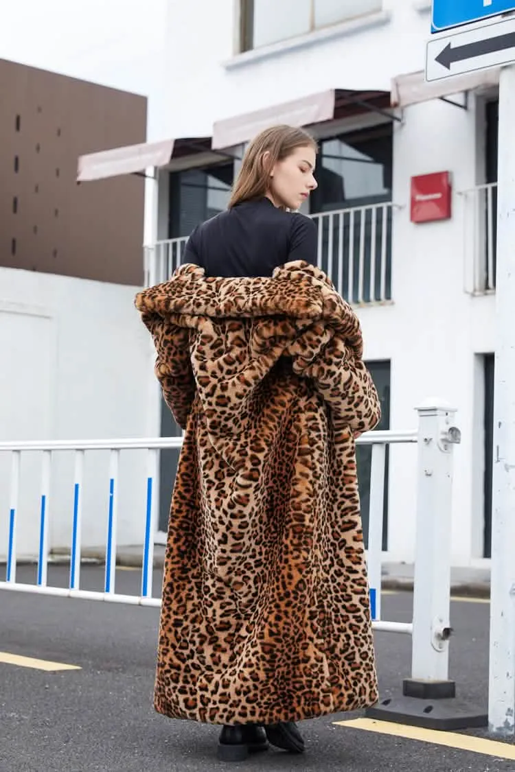 Chic Leopard Print Faux Fur Winter Coat with Elegant Tailored Collar for Women